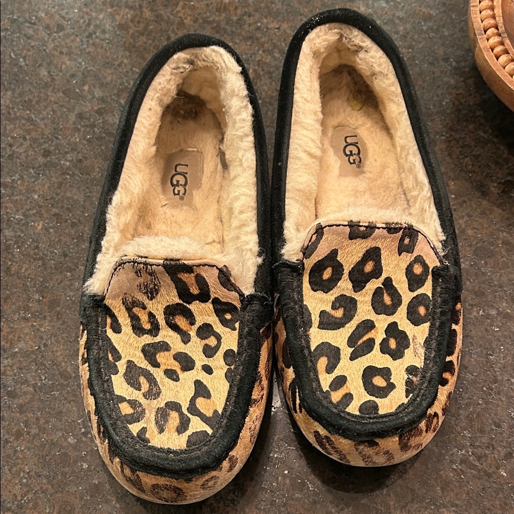 UGG Women's Leopard Print Moccasin Slippers in Black and Tan